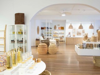 LADIES FASHION / LIFESTYLE / HOME DESIGN