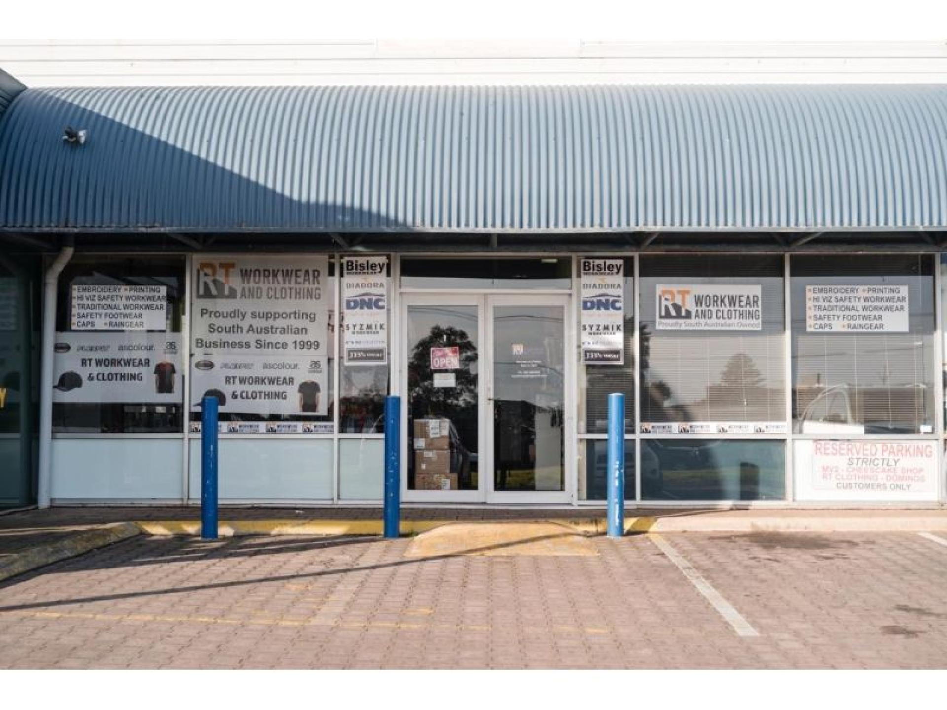 Workwear Clothing Retailer Embroidery 647434 1