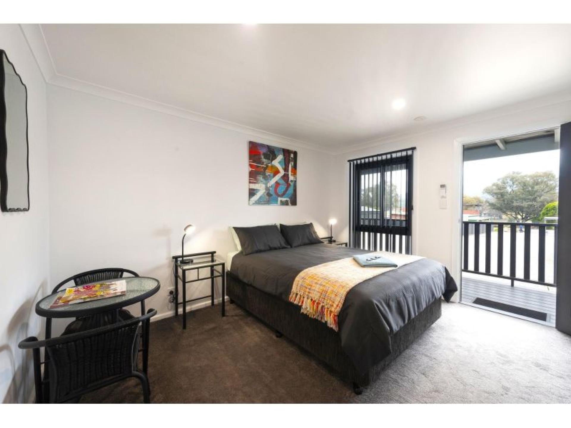 Freehold - Glenrowan Kelly 668752 2