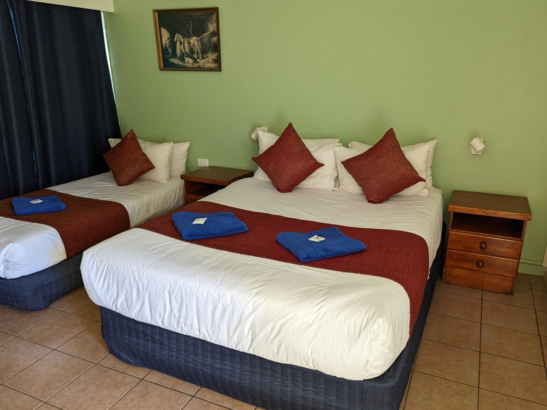 Two Motels In Cloncurry 520915 3