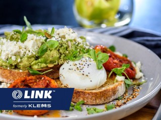 UNDER OFFER Beautifully Fitted in an Affluent Area $288,888 (16343)