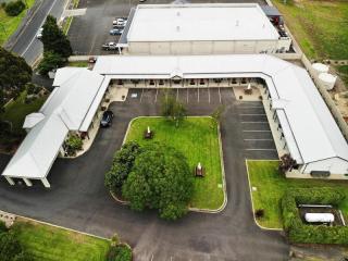 THERE’S MORE THAN ONE WAY TO SKIN A CAT - 2814MF