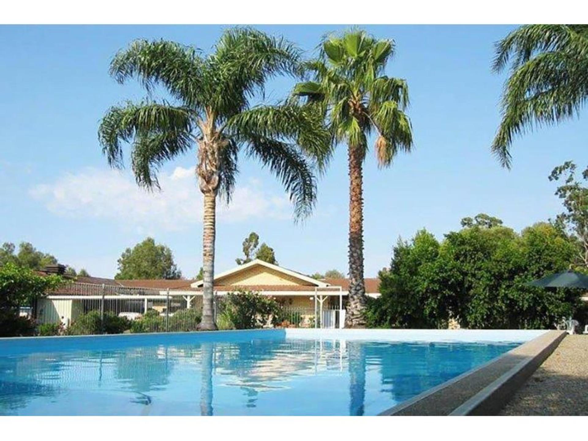 Big Leasehold Big $$$$ 670411 1