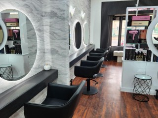 FOR SALE – WELL-ESTABLISHED FAMILY HAIR SALON - MIDLAND