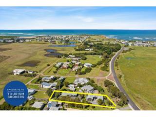 YOUR NEW COASTAL LIFESTYLE AWAITS - 2886MF