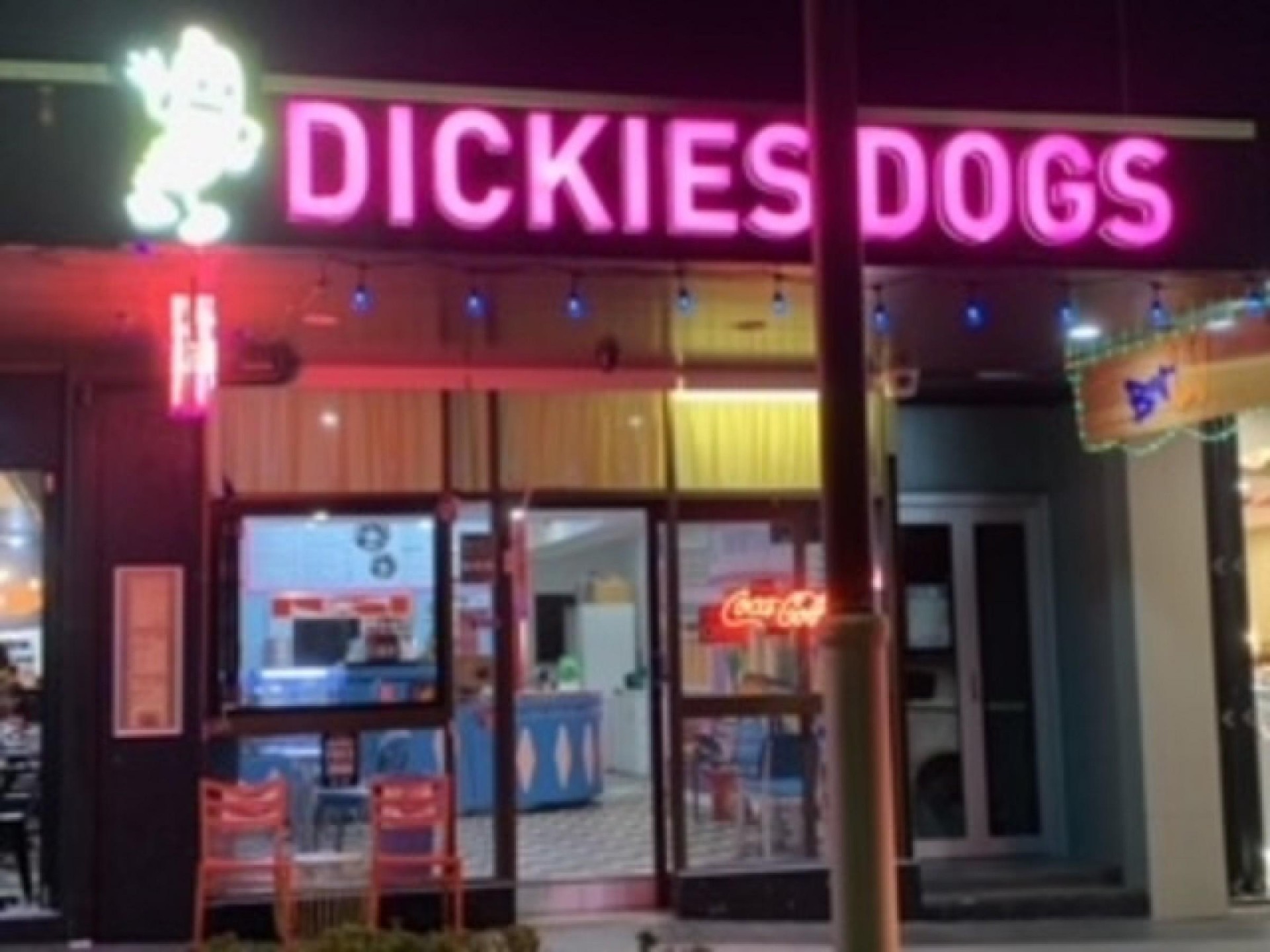 An Iconic And Vibrant 617848 2