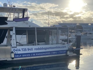 BBQ Pontoon Self Hire & Drive Lifestyle Business on the Water