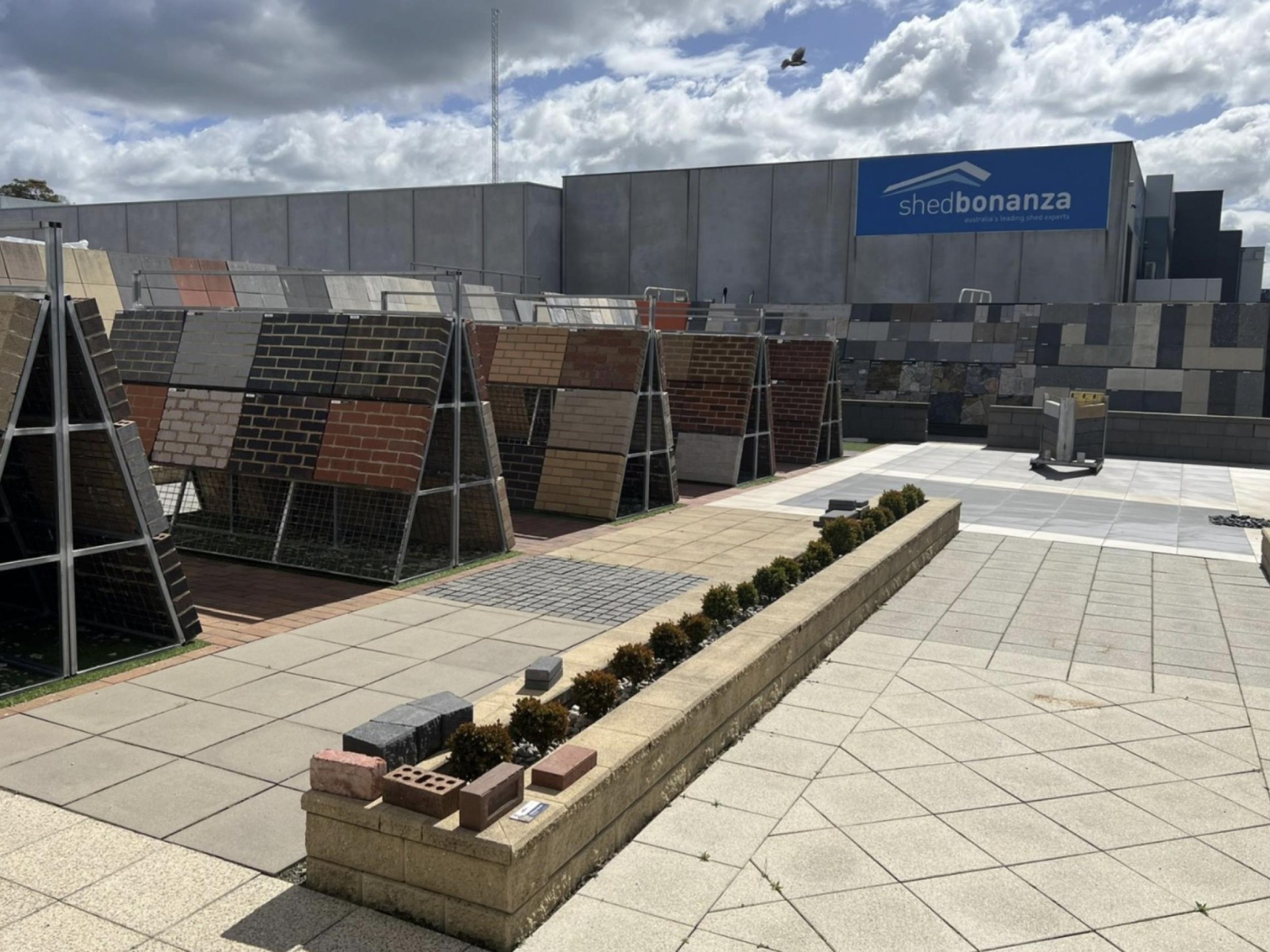 Bricks Tiles Pavers Retail 671427 1