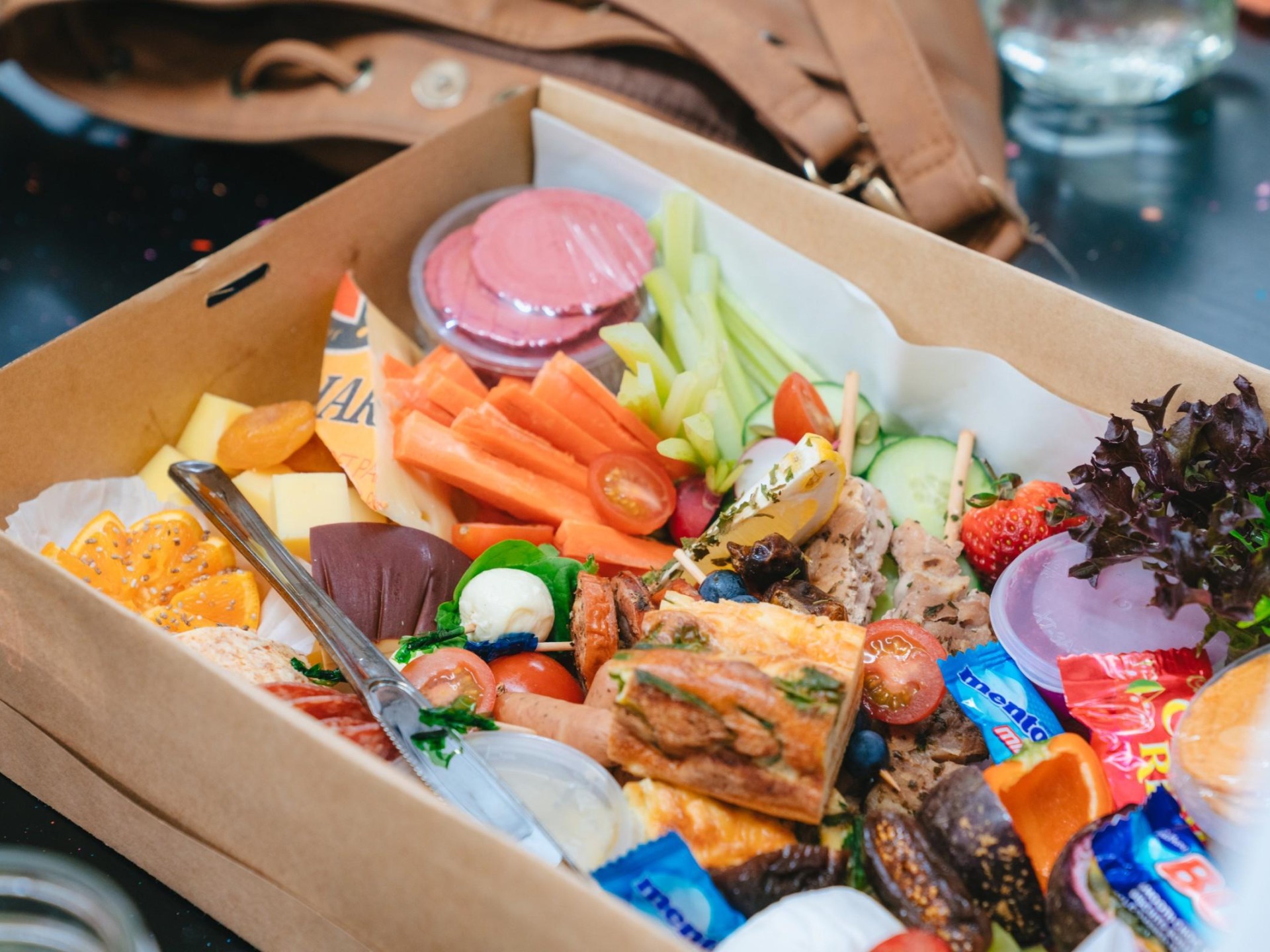 Fun Colour & Creativity. 598966 2