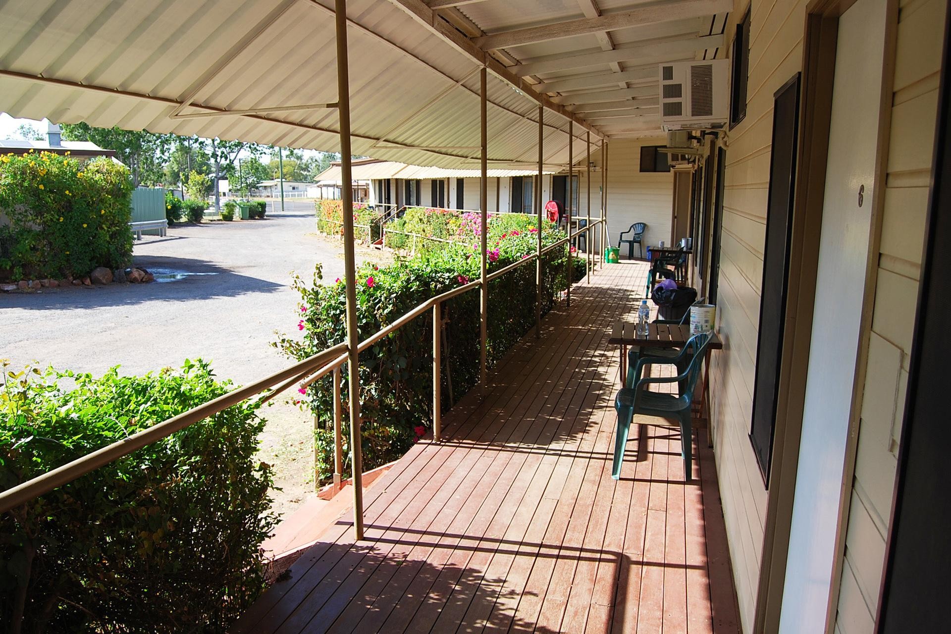 Two Motels In Cloncurry 520915 2
