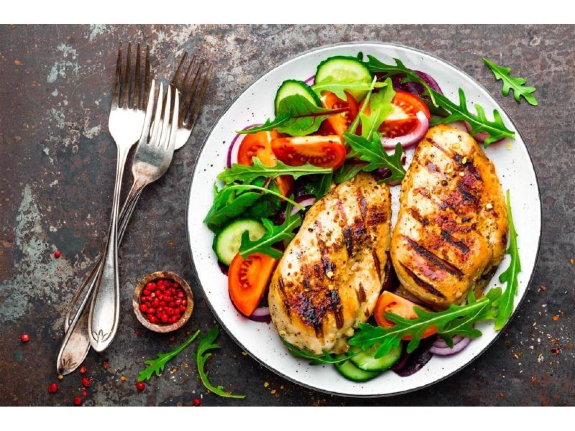 Charcoal Chicken & Salad 670892 1