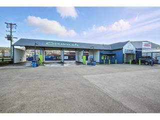 Supported by leading national brands with prime main road exposure