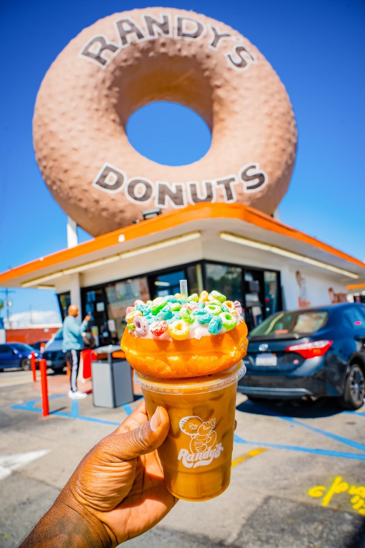 Join The Randy's Donuts® 627360 3