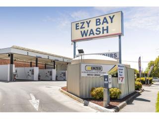 Business and Freehold Close to Westfield, Southland 
