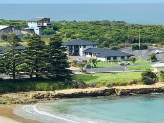 UNDER OFFER - Impressive Waterfront Motel - 1P5201M