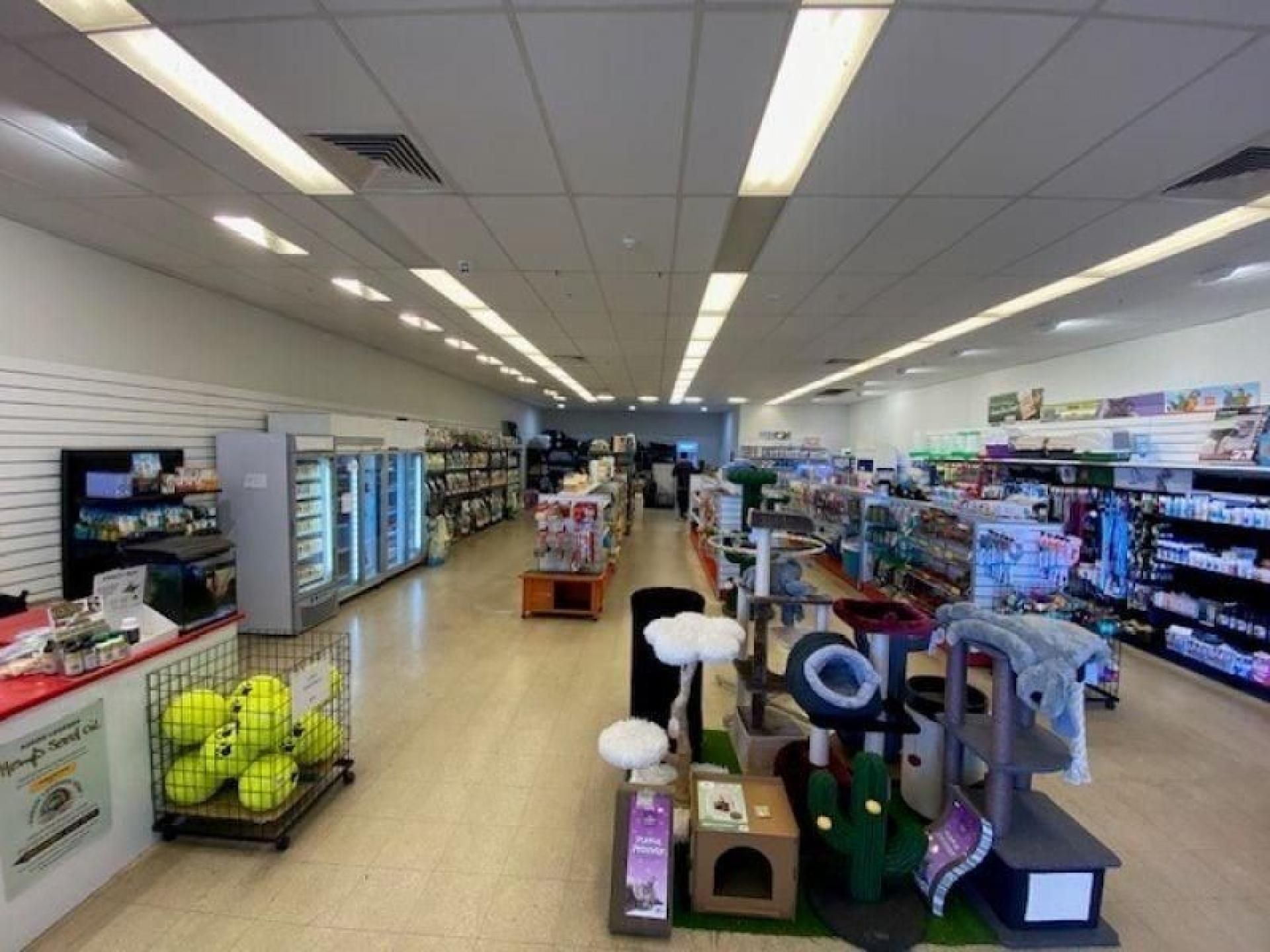 Northam's Only Pet Store 671485 3