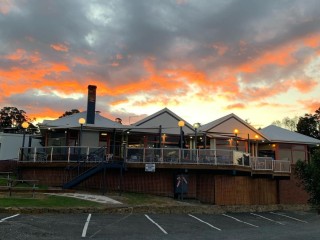 L/hold Beauty Point Waterfront Hotel Glorious River Views 20 Pokies All Income Streams