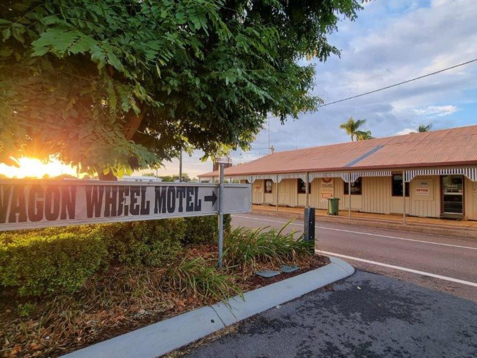 Two Motels In Cloncurry 520915 1