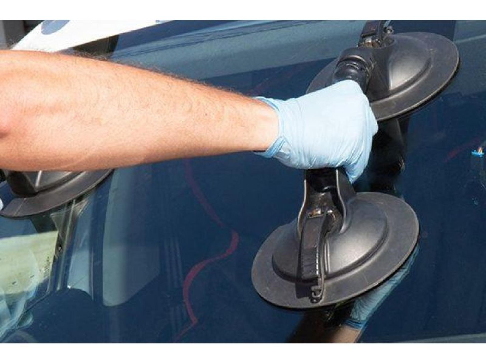 Successful Mobile Windscreen Repair/replacement 659578 2