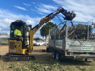 BIG PRICE DROP  Small Domestic & Industrial Excavator & Trailer Hire. Wet & Dry Hire Wide Bay