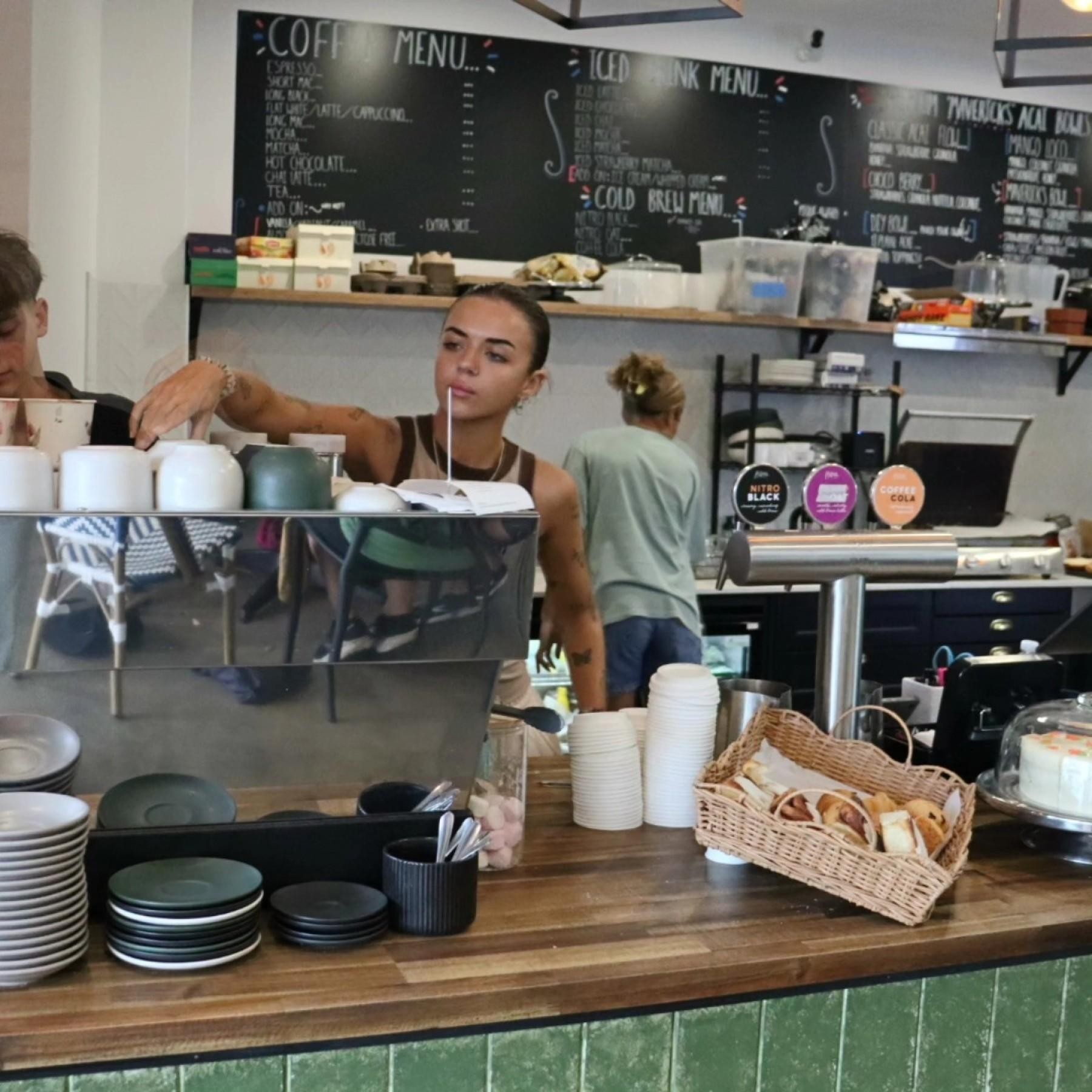 Prime Beachfront Café Opportunity 664048 2