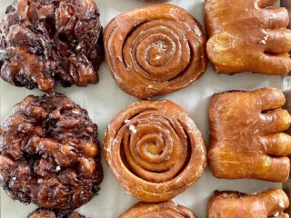 Randy's Donuts - Own Your Piece of Doughnut History!