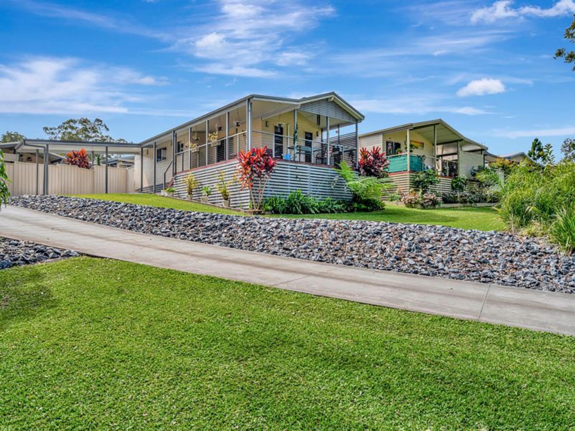 Exclusive Lifestyle & Commercial 671051 2