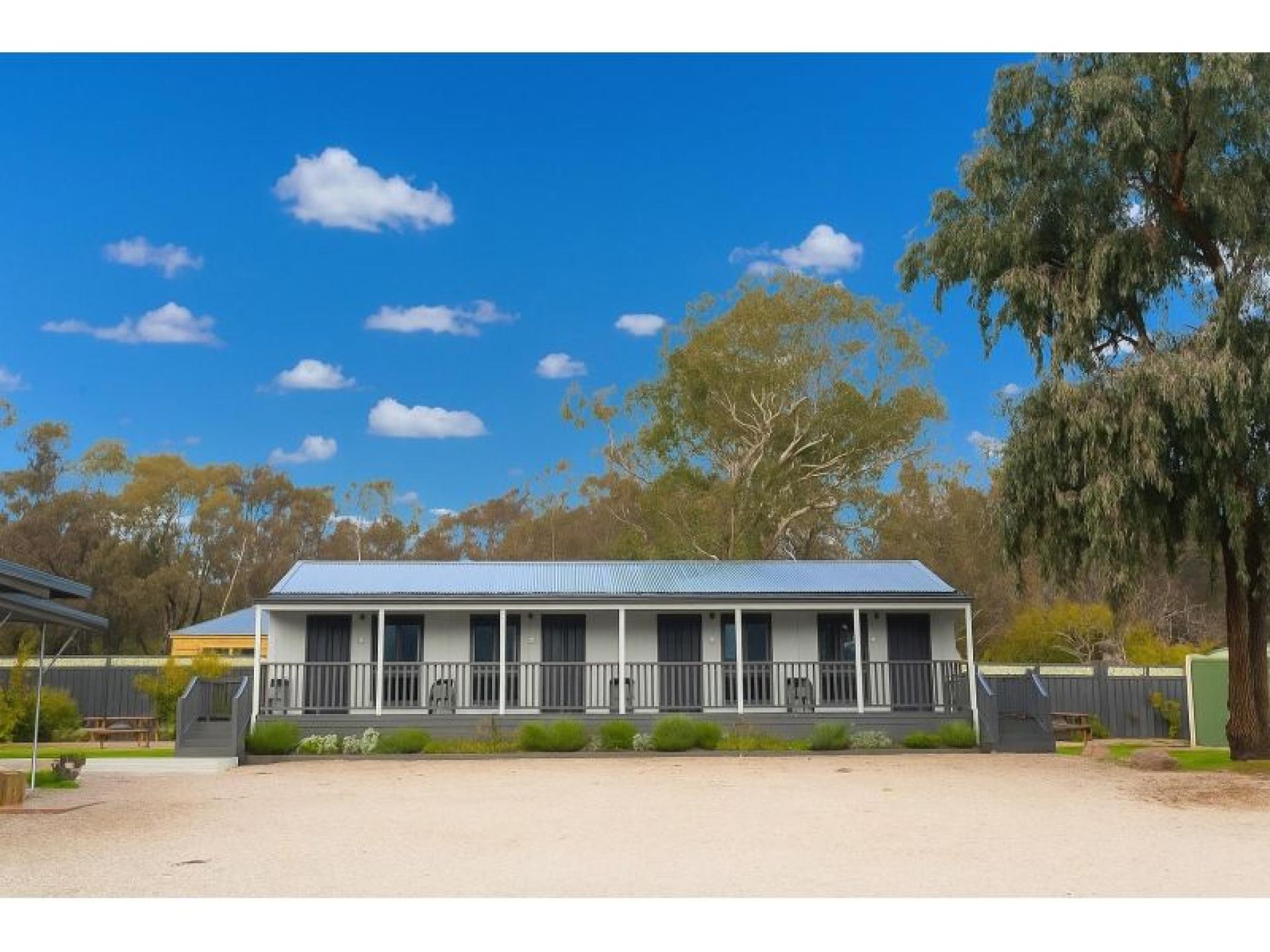 Freehold - Glenrowan Kelly 668752 3